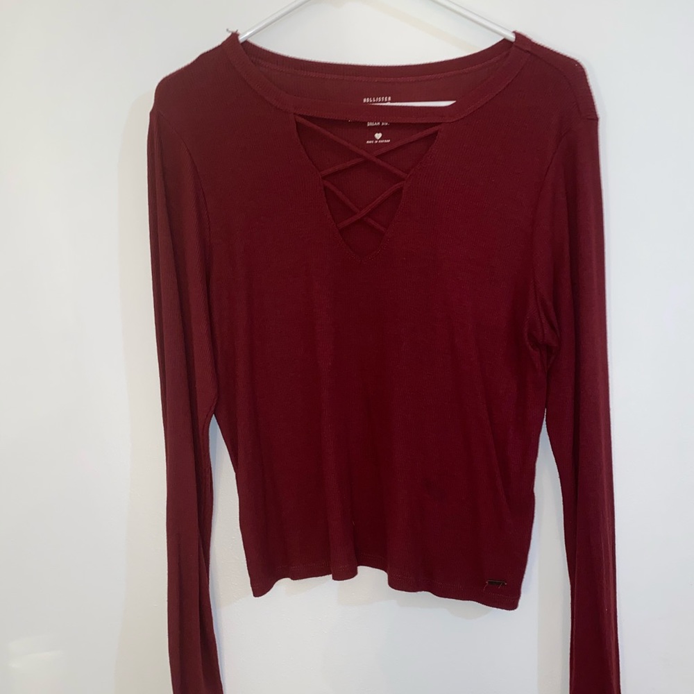 Long sleeve with crisscross detail